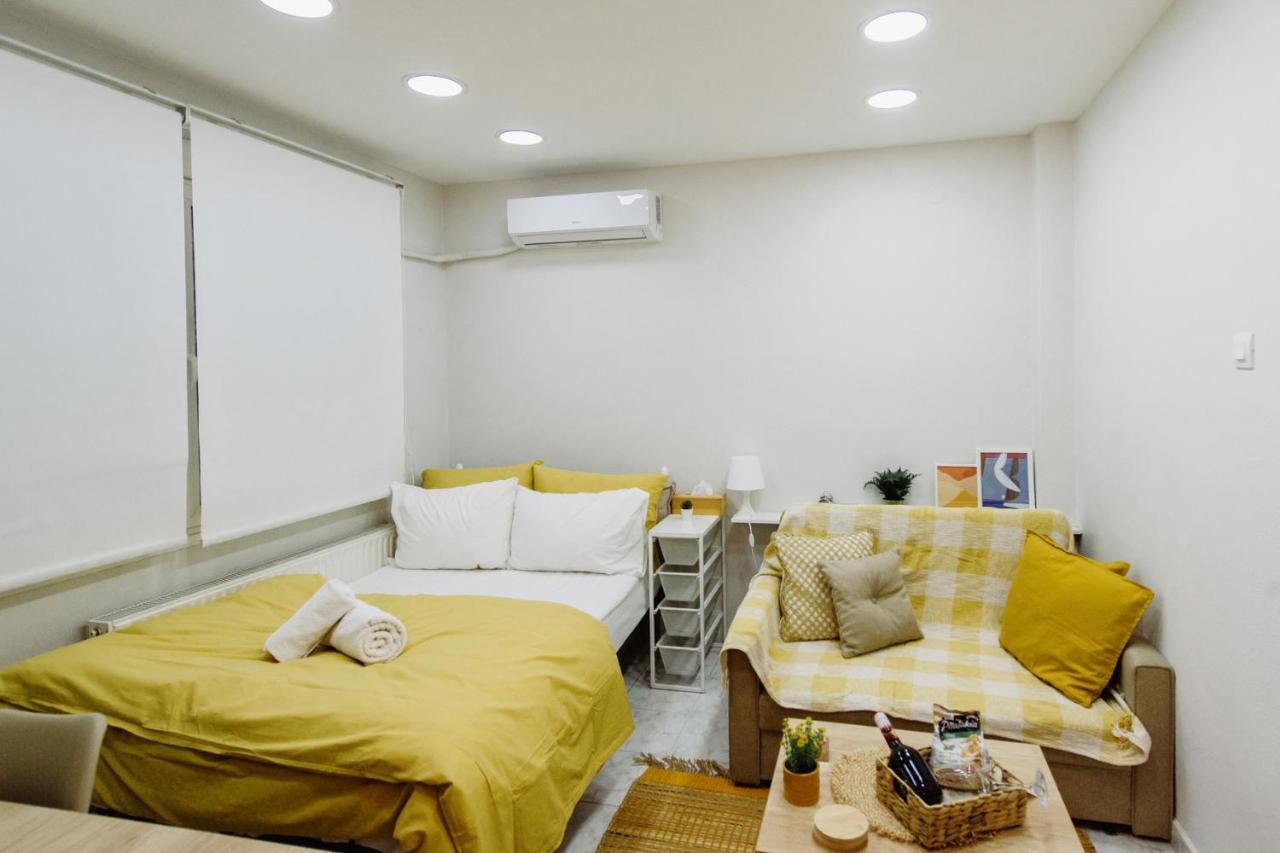 Mellow Yellow コモティニ エクステリア 写真